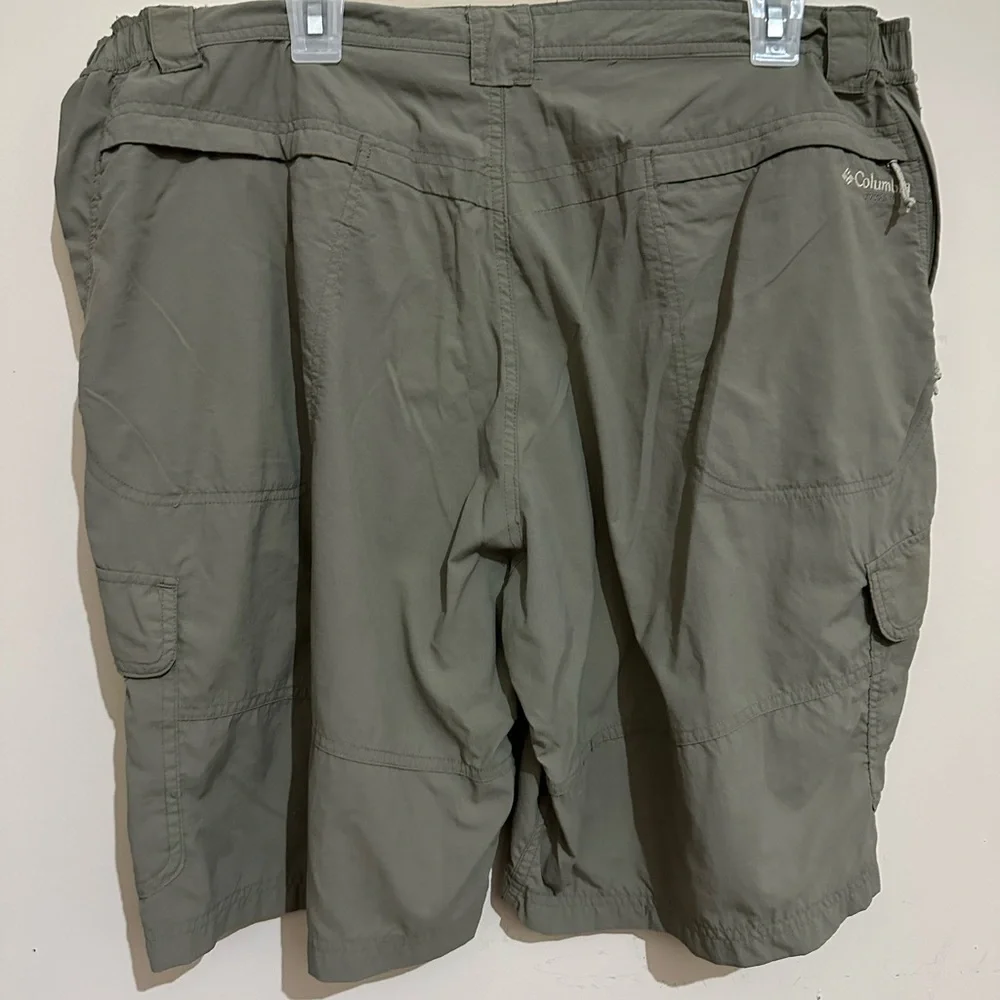 Columbia Titanium XL Dark Gray Outdoor Fishing Hiking Cargo Shorts